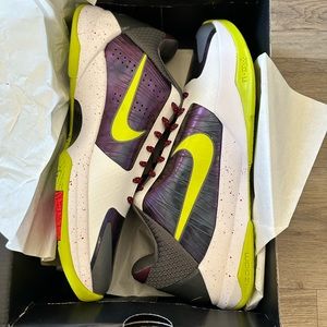 Nike Kobe 5 Protro Chaos size 13 brand new, been on ice for about 2 years.